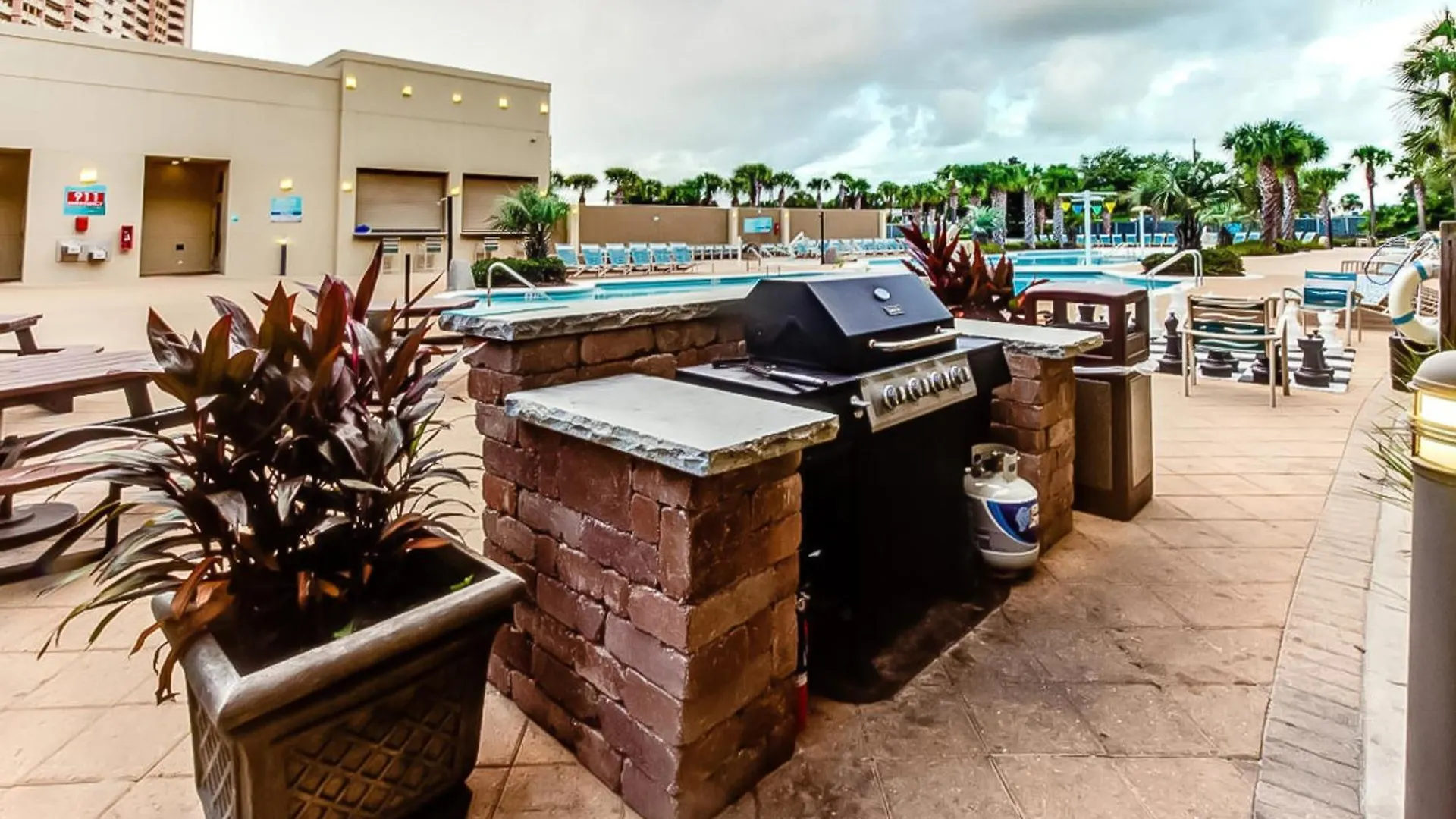 Emerald Beach Resort 1433 Panama City Beach